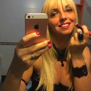 Magst Du HighHeels, Nylons, Stiefel?